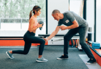 Entrenador personal en Madrid: beneficios frente al gimnasio tradicional